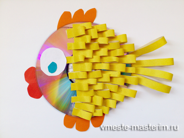 Поделка «Рыбка» из диска и цветной бумаги (мастер-класс)